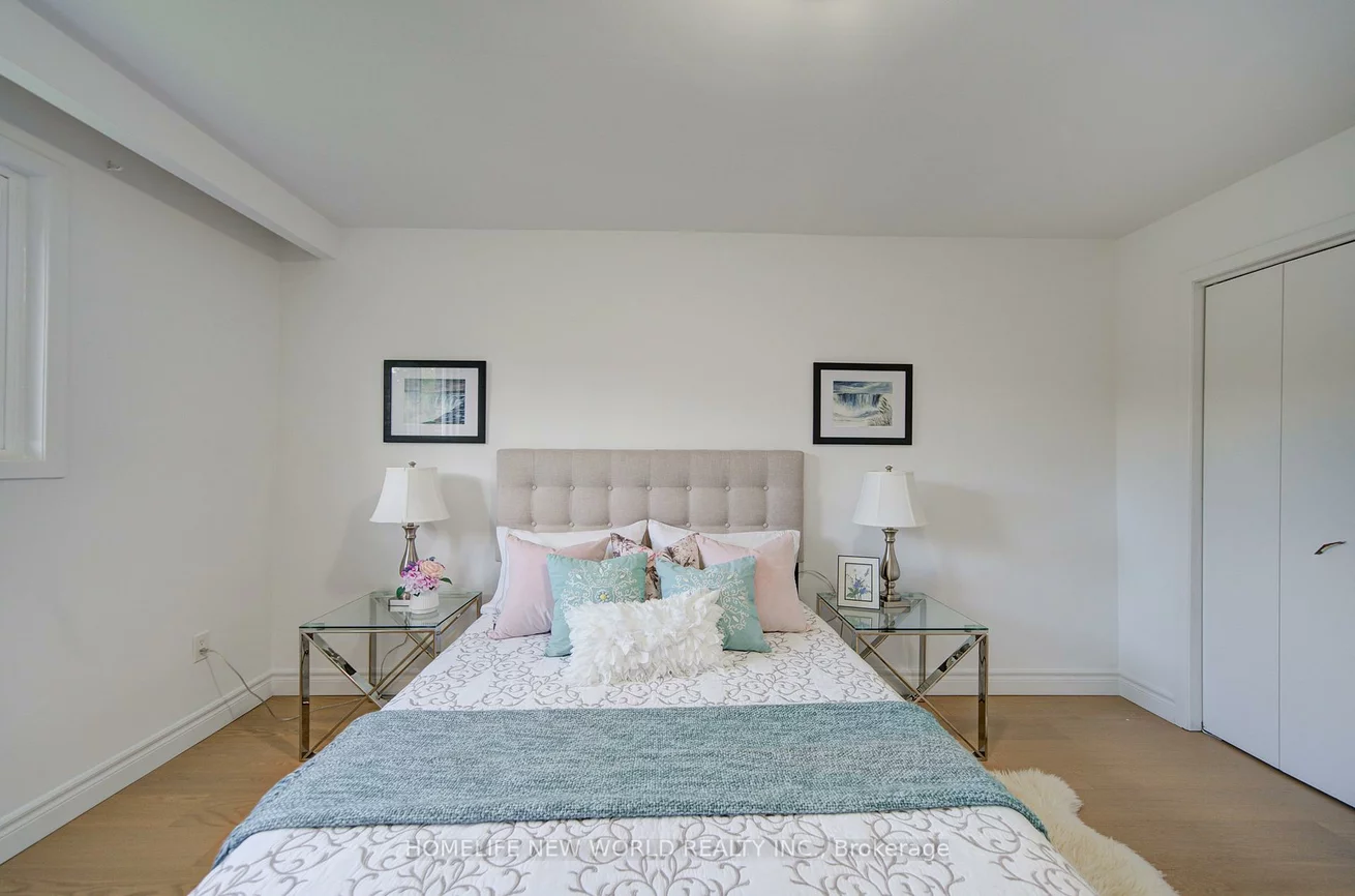 86, Tuscarora, Pleasant View, Toronto