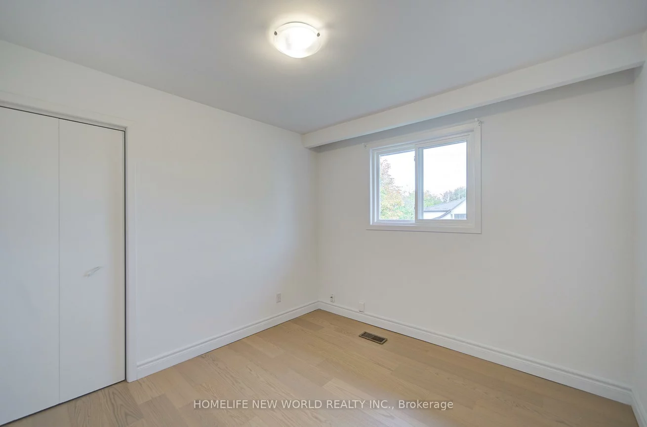 86, Tuscarora, Pleasant View, Toronto