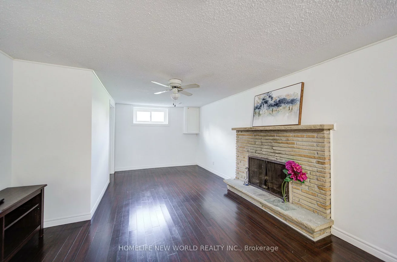 86, Tuscarora, Pleasant View, Toronto