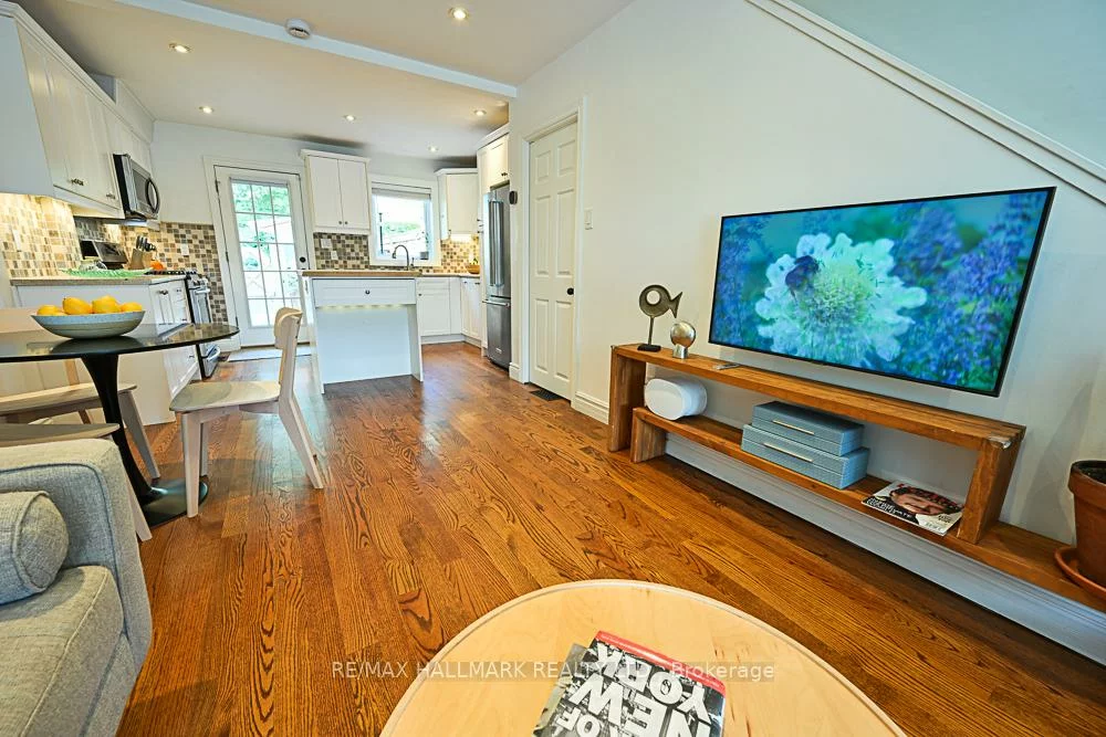 3318, Bathurst, Englemount-Lawrence, Toronto