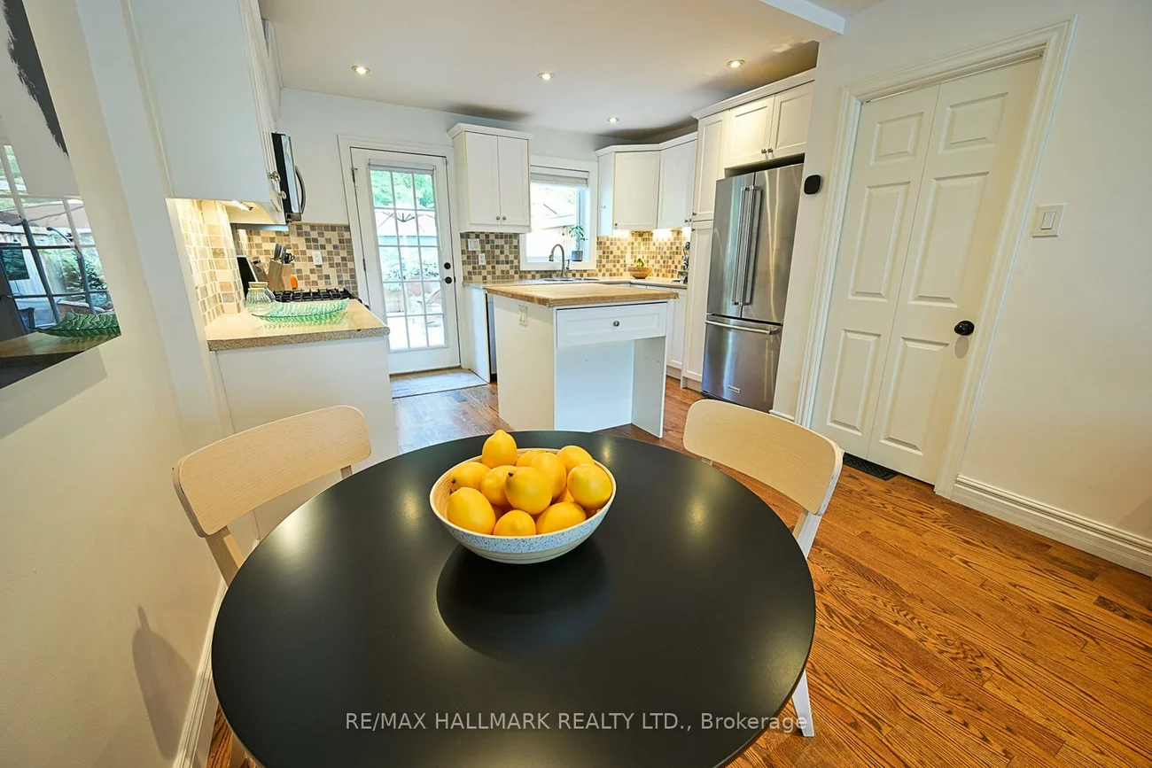 3318, Bathurst, Englemount-Lawrence, Toronto