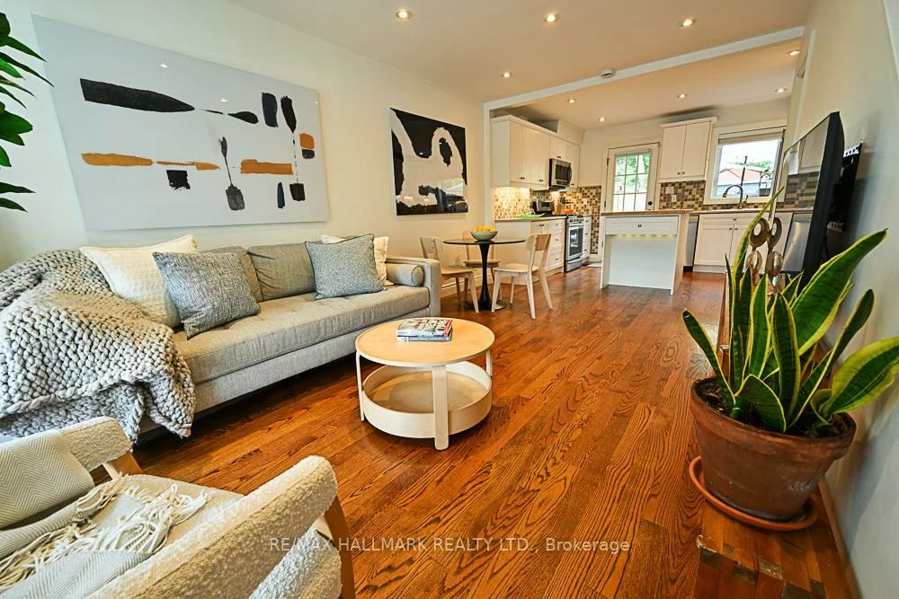 3318, Bathurst, Englemount-Lawrence, Toronto