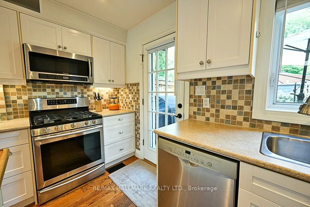 3318, Bathurst, Englemount-Lawrence, Toronto