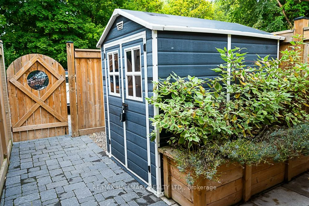 3318, Bathurst, Englemount-Lawrence, Toronto