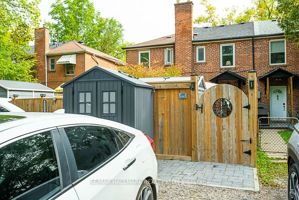 3318, Bathurst, Englemount-Lawrence, Toronto