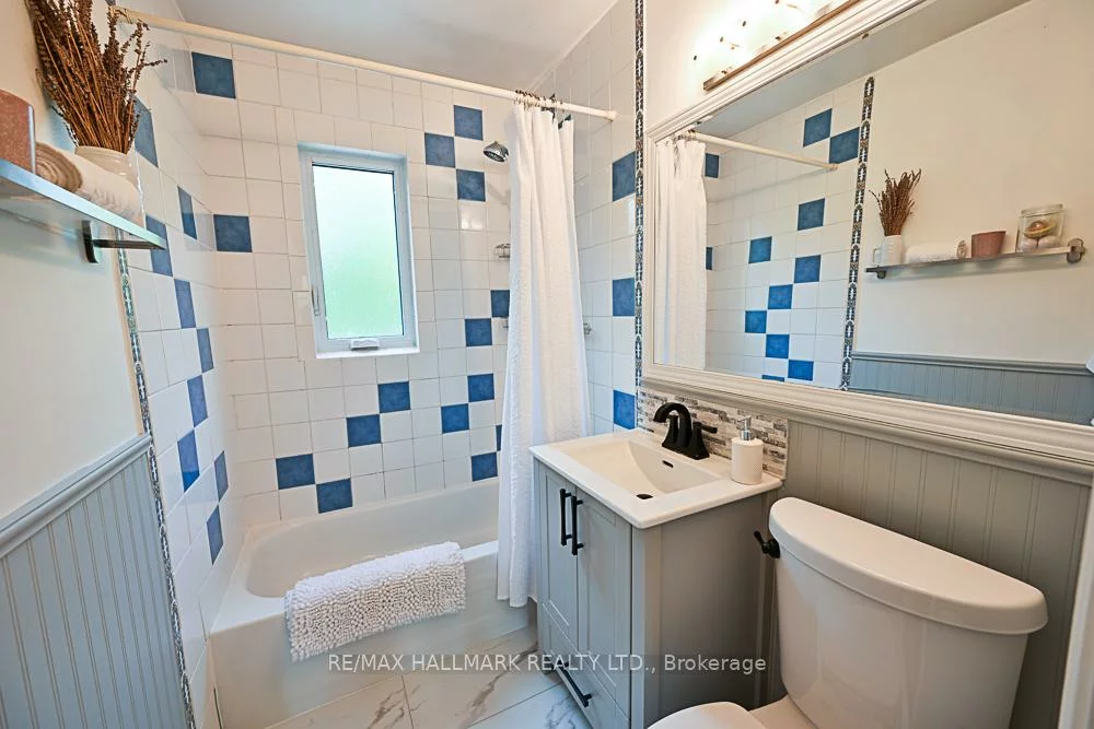 3318, Bathurst, Englemount-Lawrence, Toronto