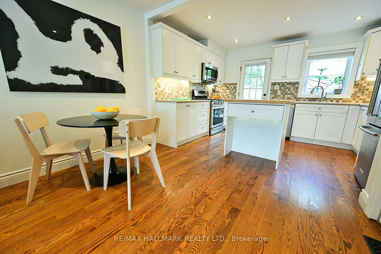 3318, Bathurst, Englemount-Lawrence, Toronto