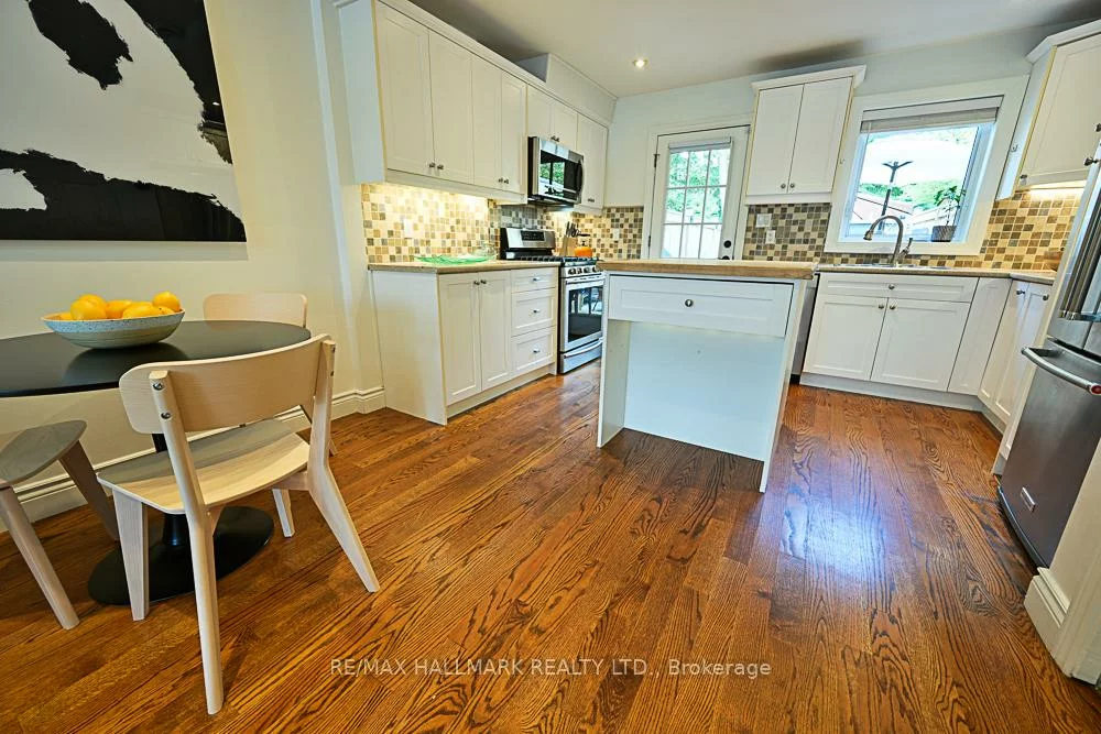 3318, Bathurst, Englemount-Lawrence, Toronto