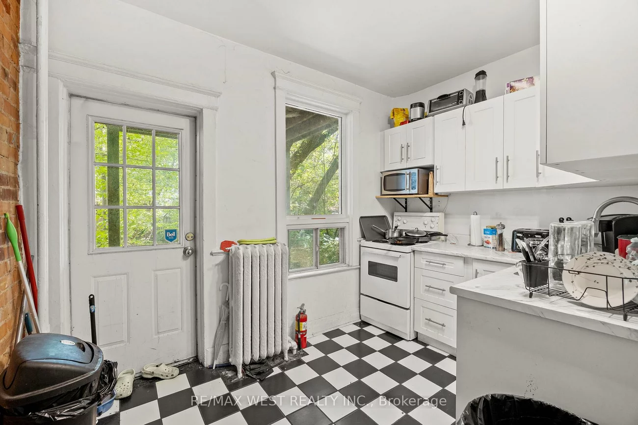 937, Bathurst, Annex, Toronto