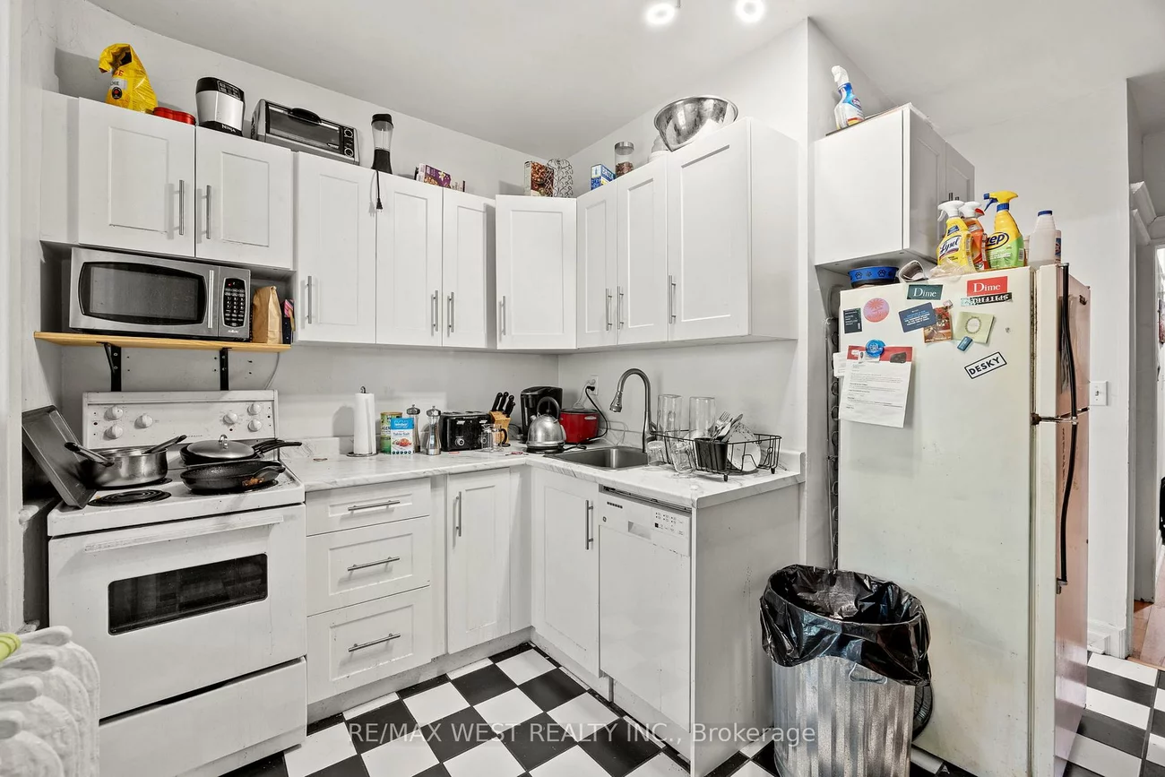 937, Bathurst, Annex, Toronto