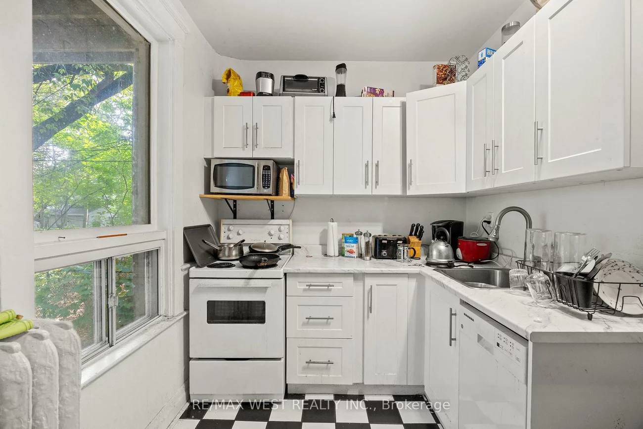 937, Bathurst, Annex, Toronto