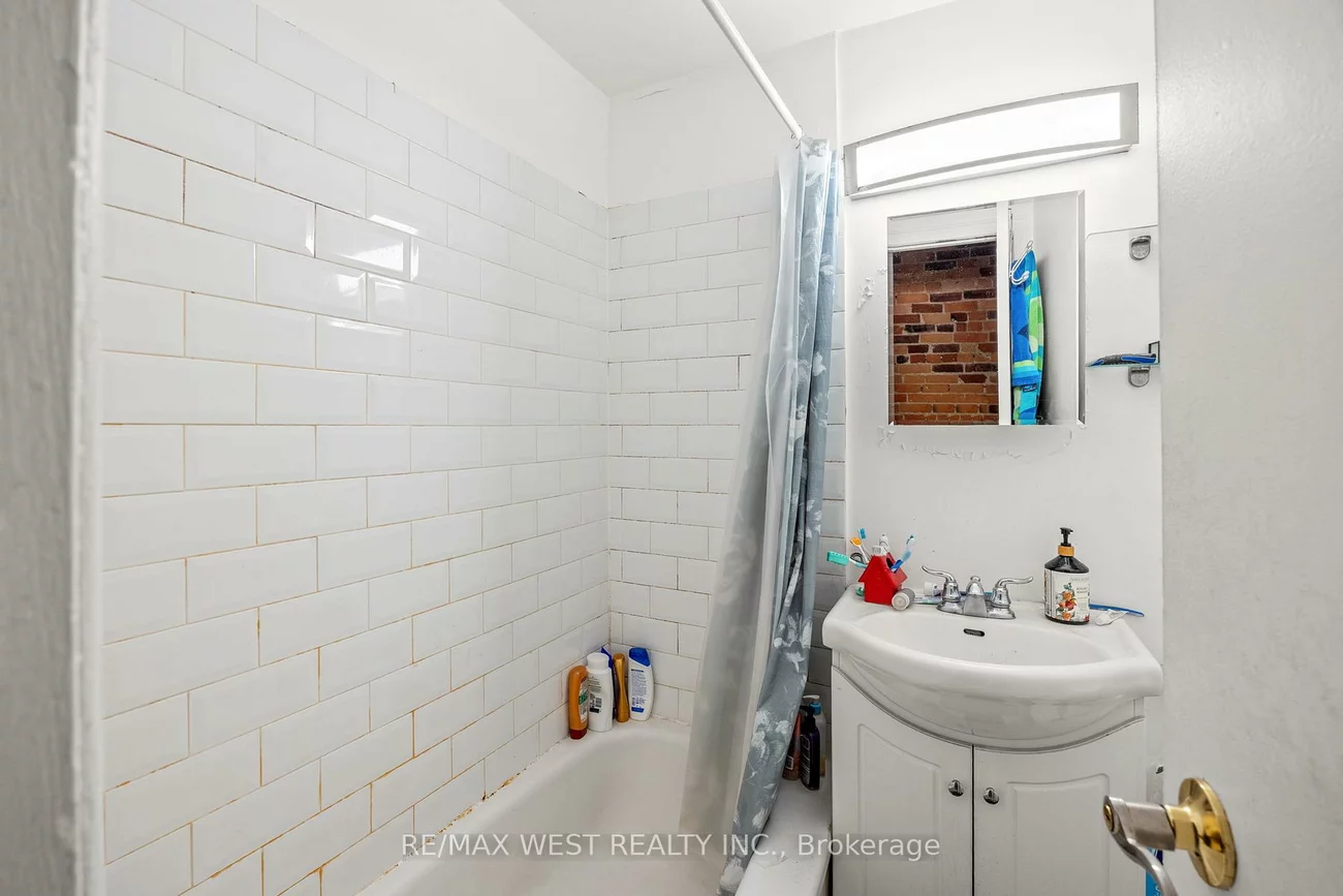 937, Bathurst, Annex, Toronto