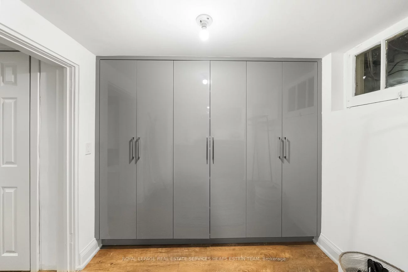 105, Airdrie, Leaside, Toronto