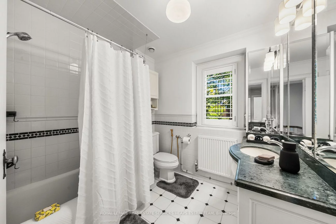 105, Airdrie, Leaside, Toronto