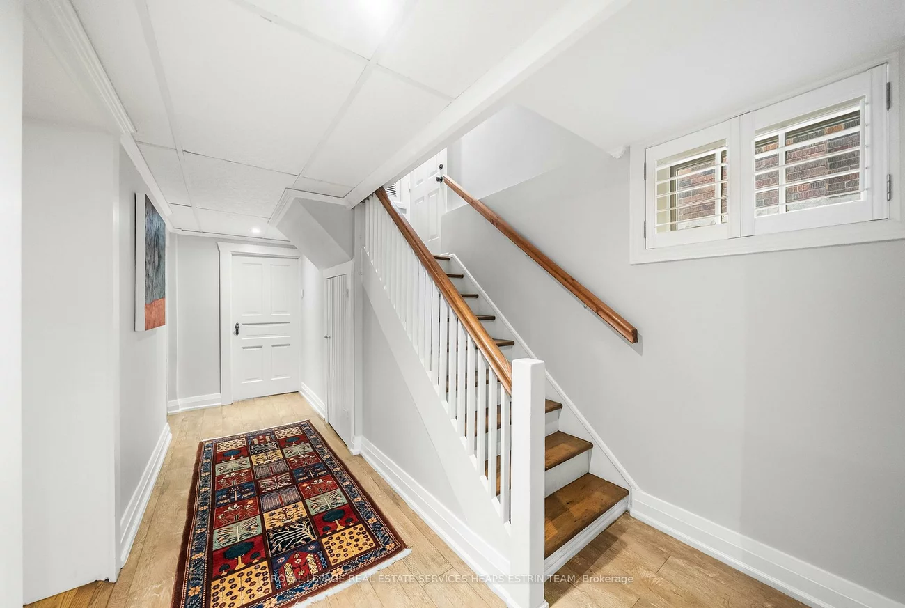 105, Airdrie, Leaside, Toronto