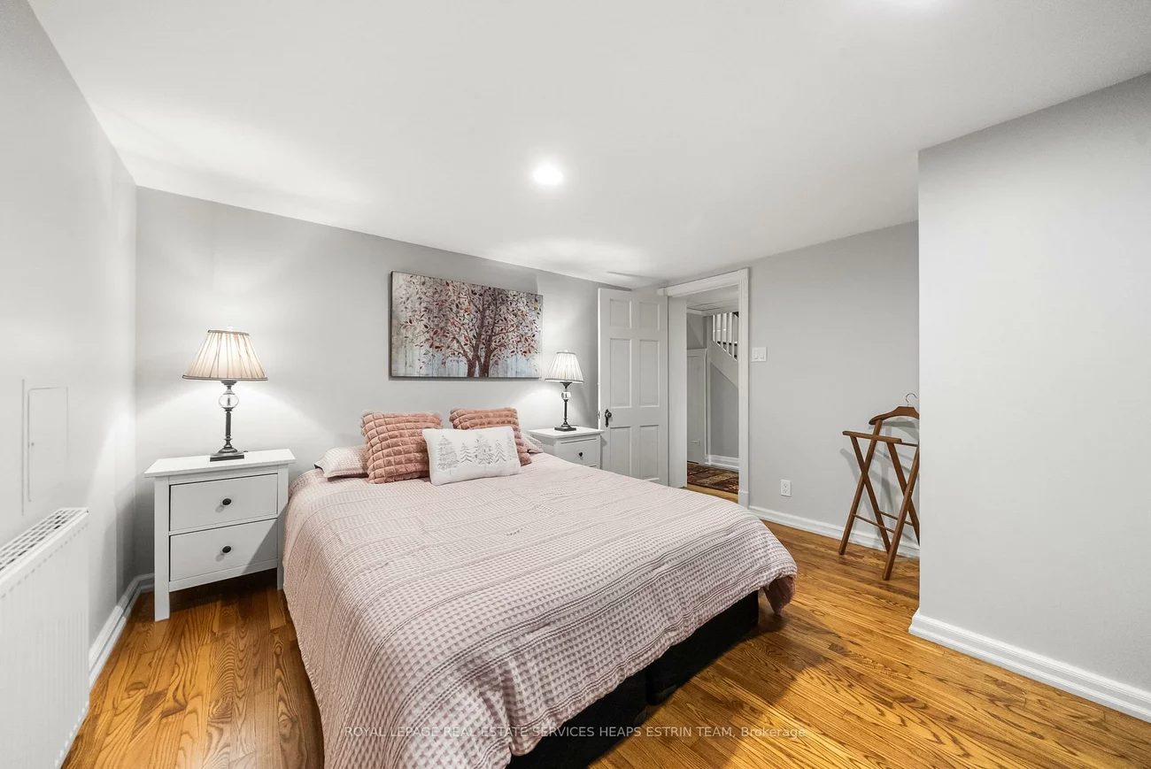 105, Airdrie, Leaside, Toronto