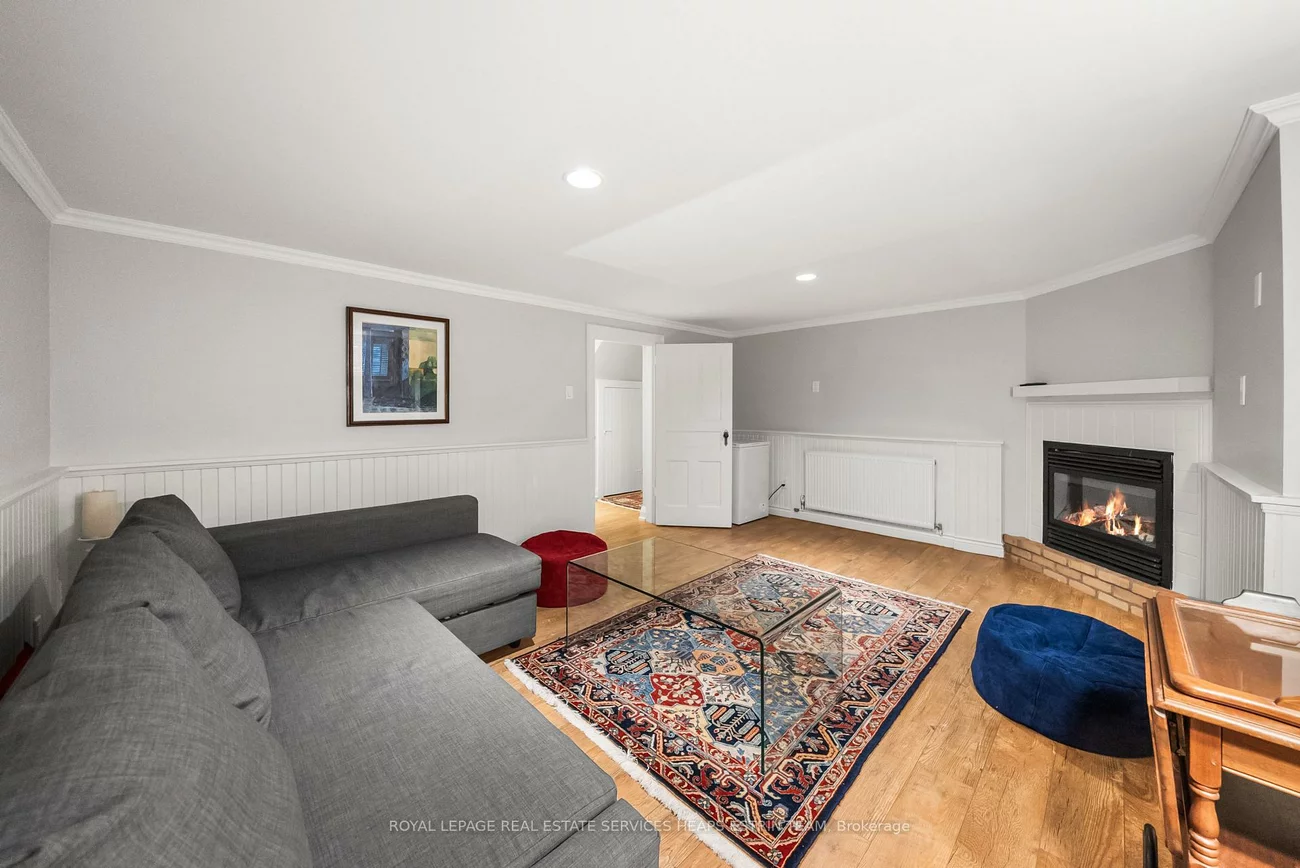 105, Airdrie, Leaside, Toronto