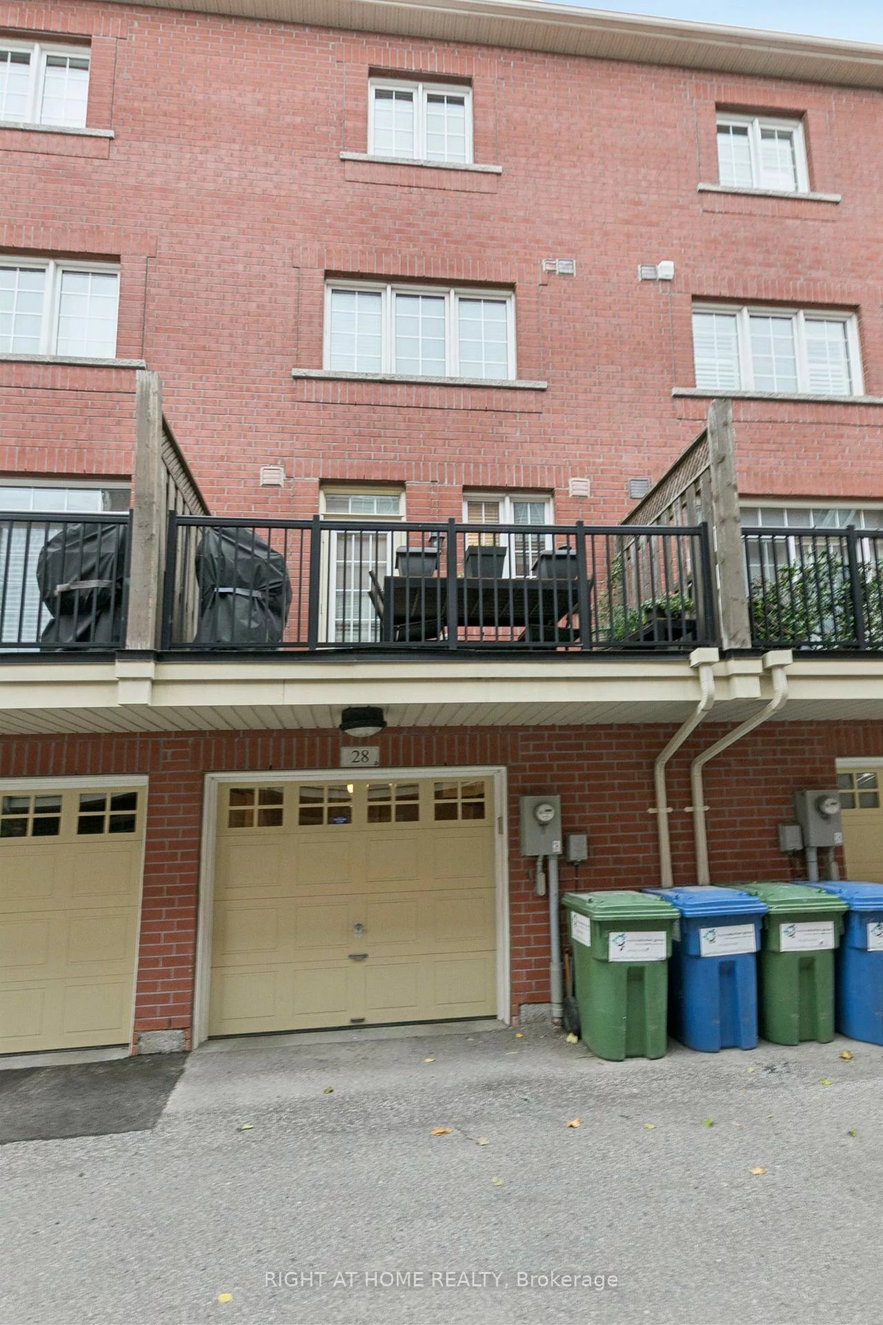 28, Raffeix, Moss Park, Toronto