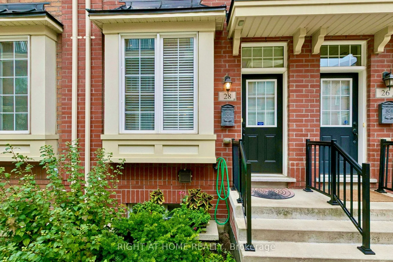 28, Raffeix, Moss Park, Toronto