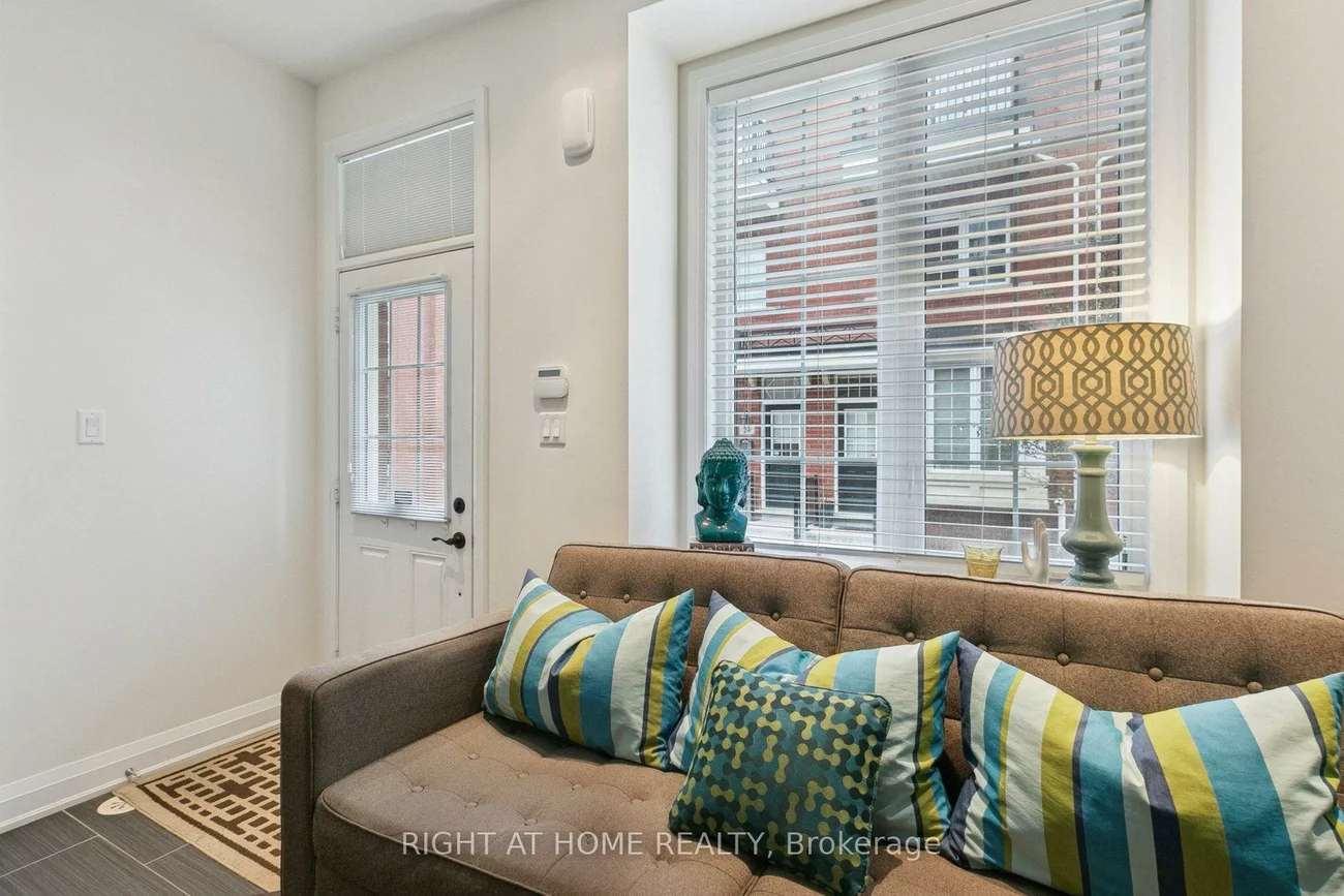 28, Raffeix, Moss Park, Toronto