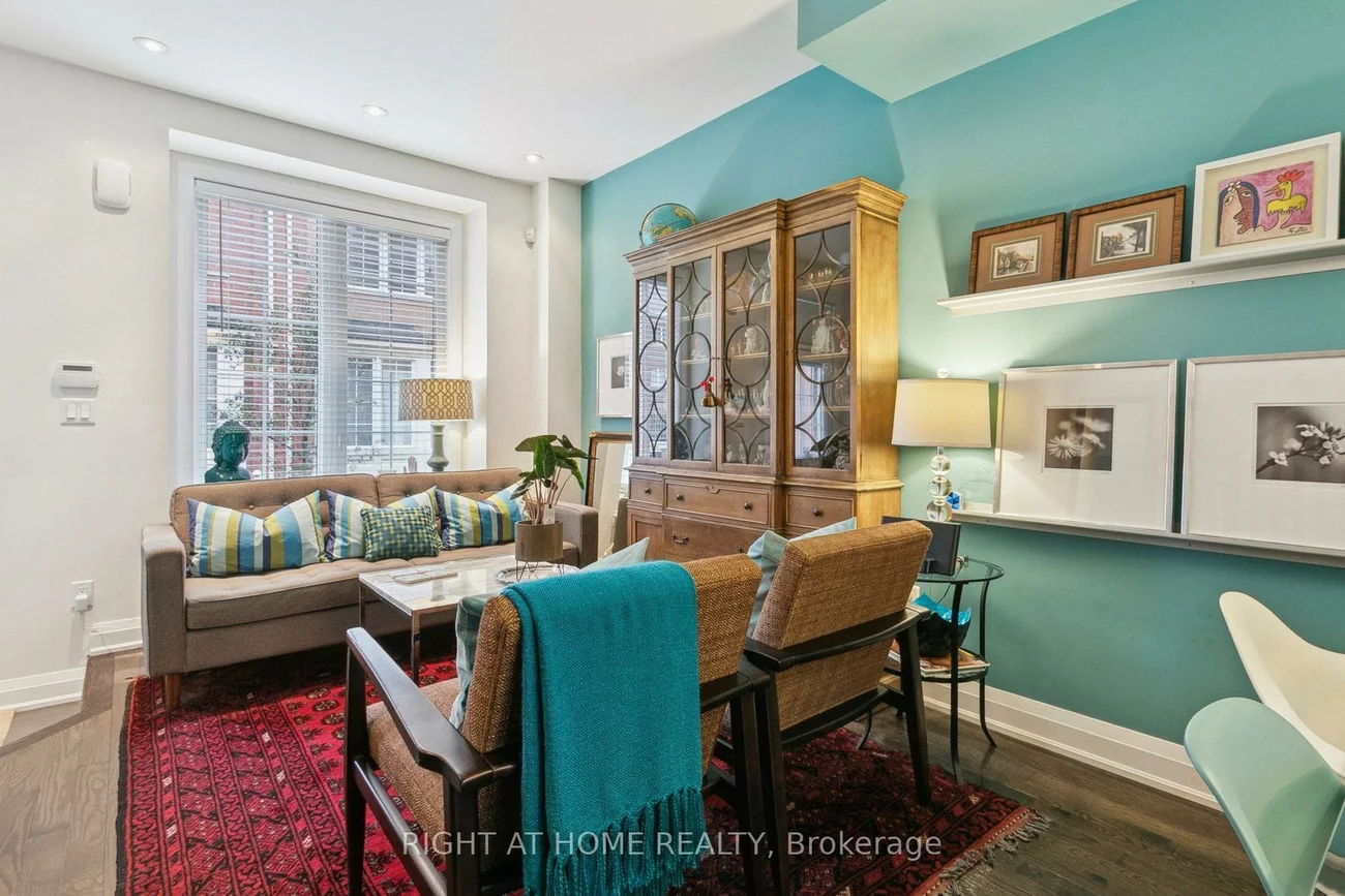 28, Raffeix, Moss Park, Toronto