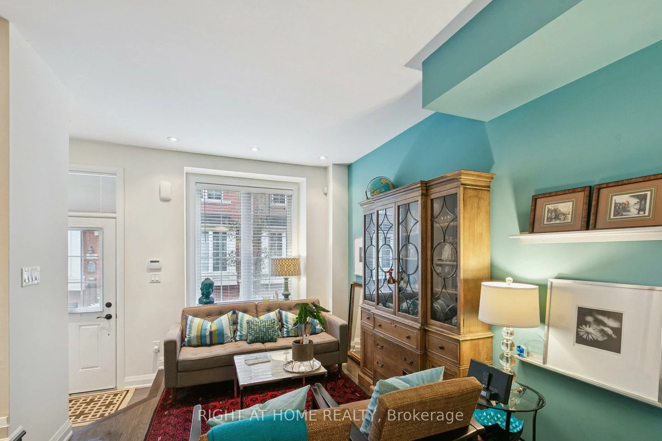 28, Raffeix, Moss Park, Toronto