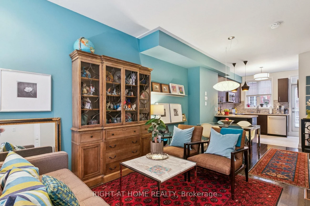 28, Raffeix, Moss Park, Toronto