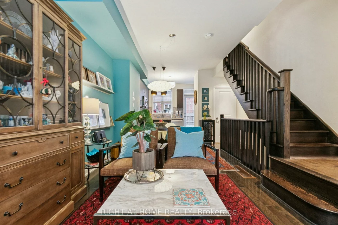 28, Raffeix, Moss Park, Toronto