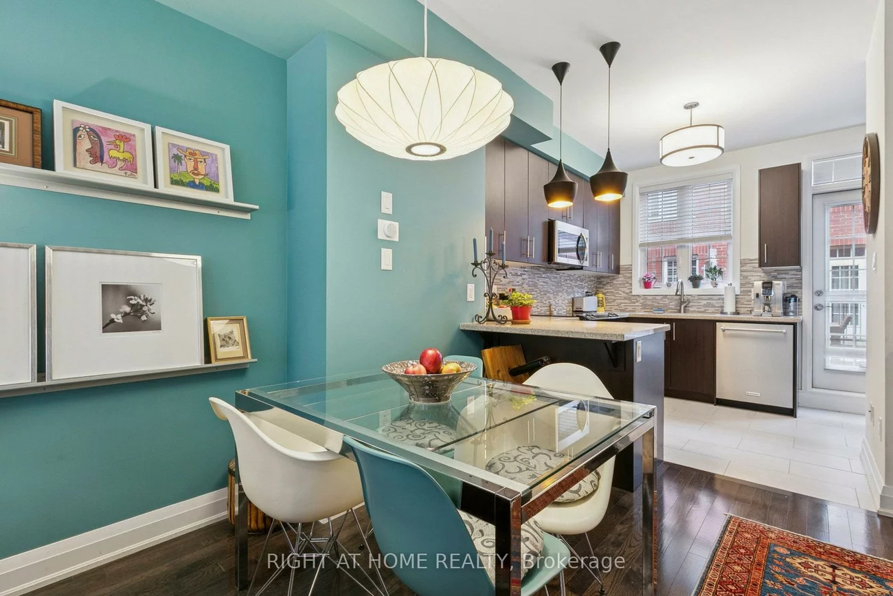 28, Raffeix, Moss Park, Toronto