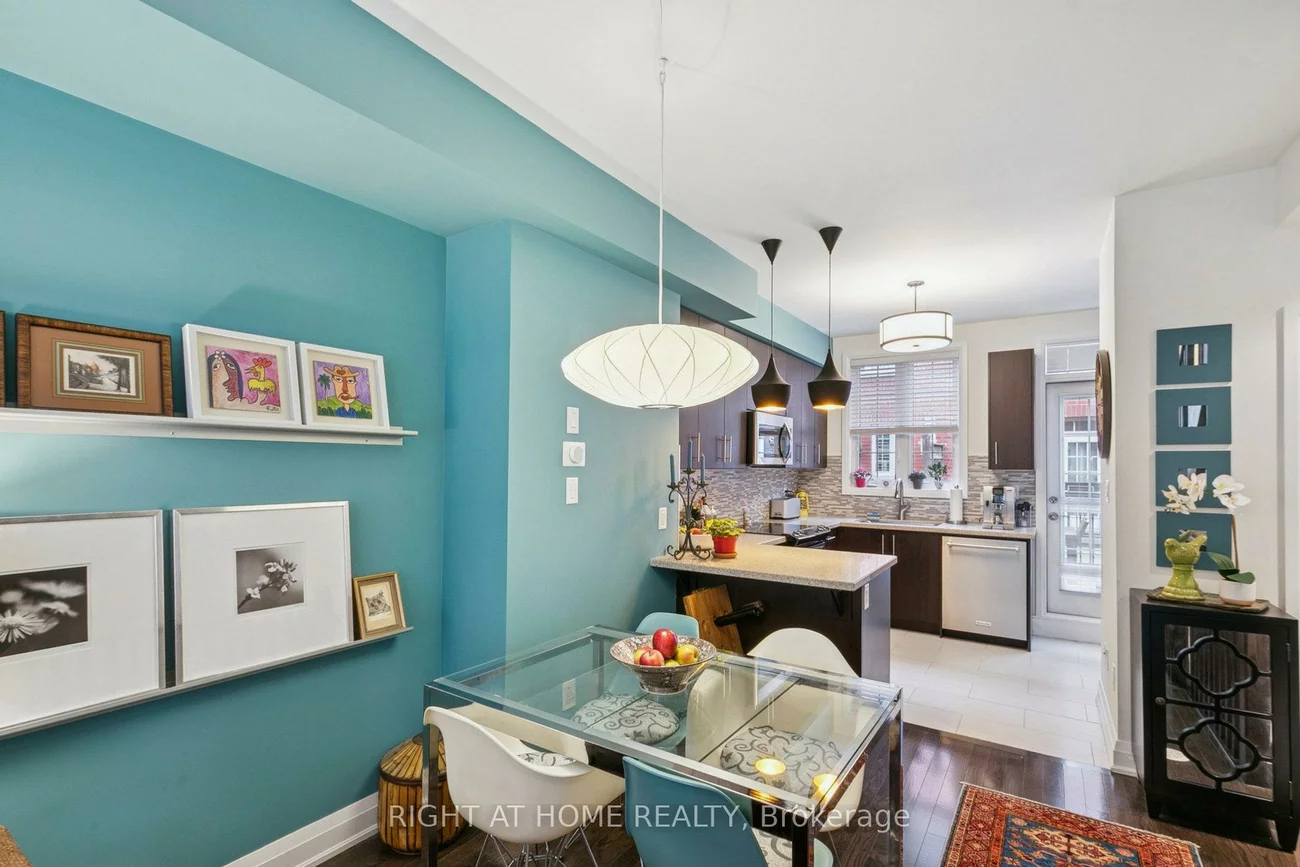 28, Raffeix, Moss Park, Toronto