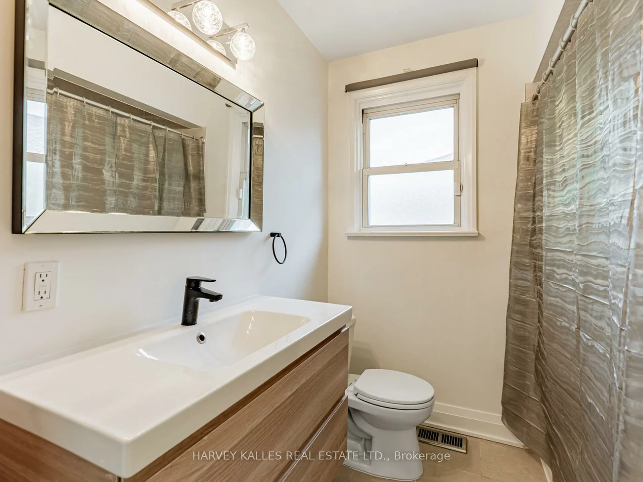 62, Cocksfield, Bathurst Manor, Toronto