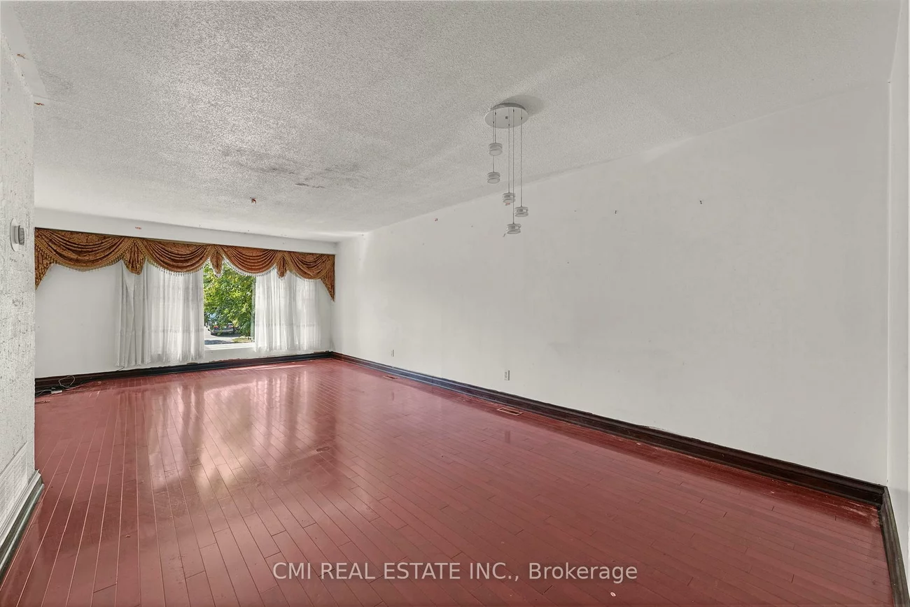 50, Apache, Pleasant View, Toronto