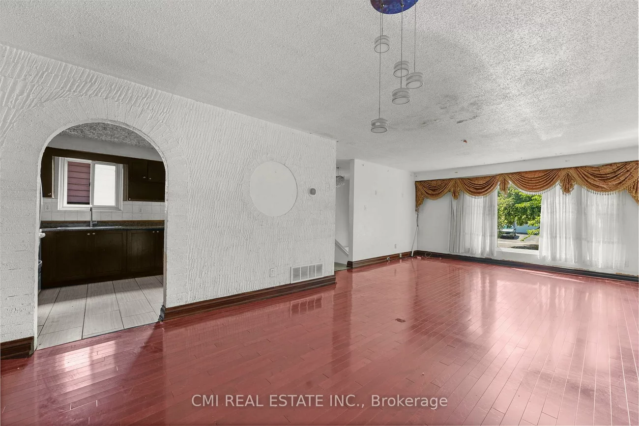 50, Apache, Pleasant View, Toronto