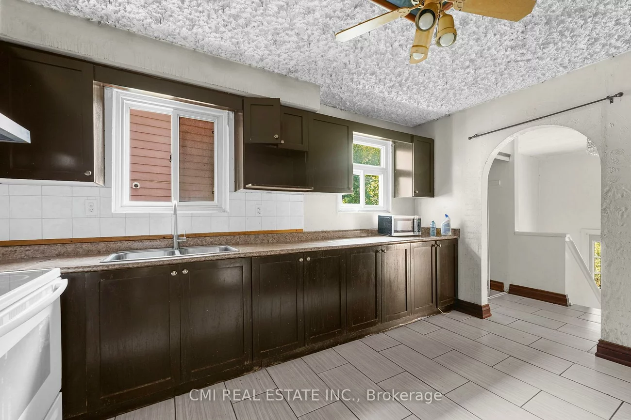 50, Apache, Pleasant View, Toronto