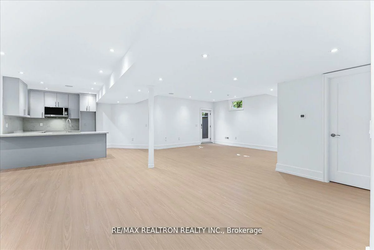 275, Reiner, Clanton Park, Toronto