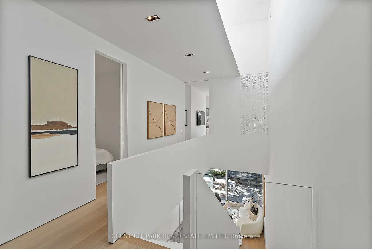 82, Robert, University, Toronto