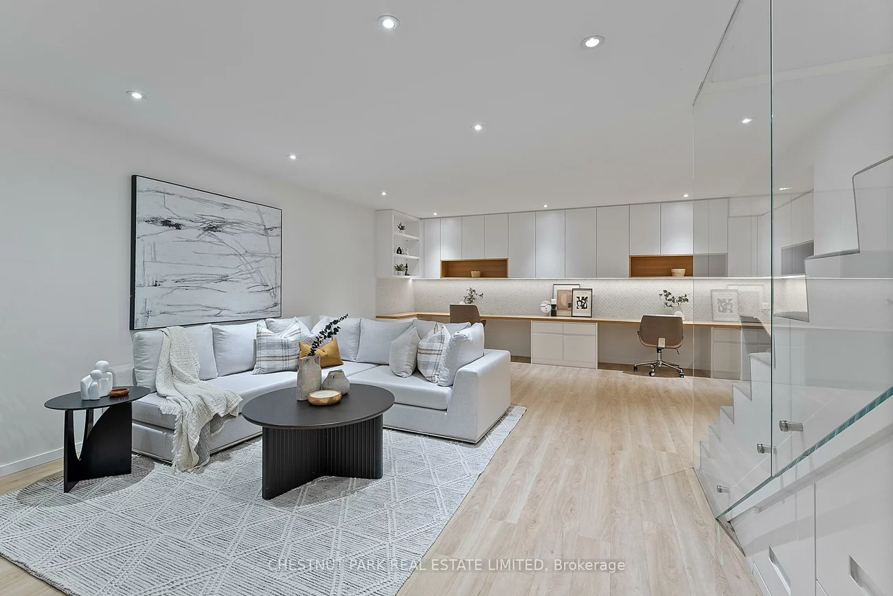 82, Robert, University, Toronto