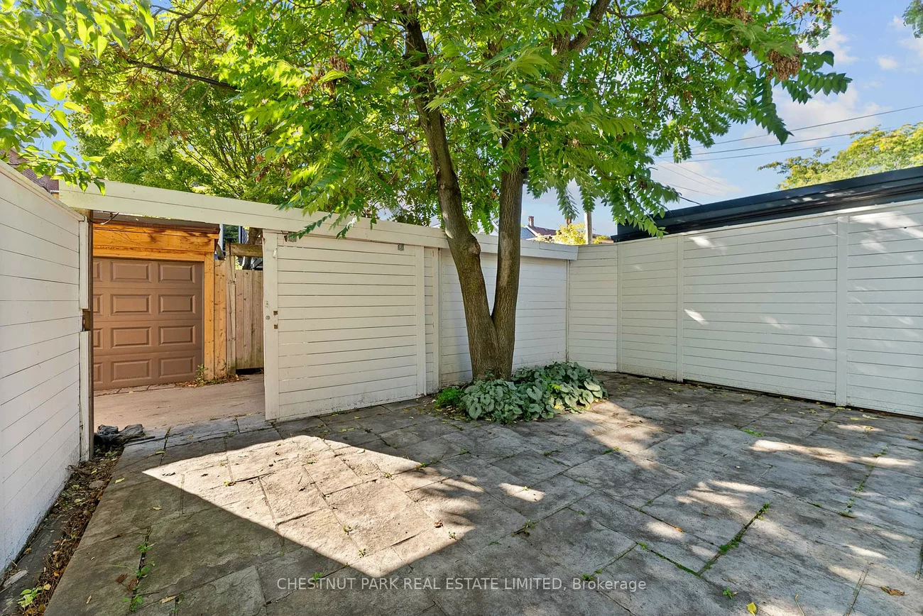 82, Robert, University, Toronto