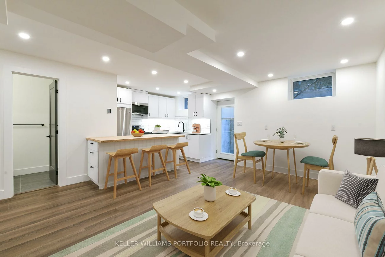 229, Manor, Mount Pleasant East, Toronto