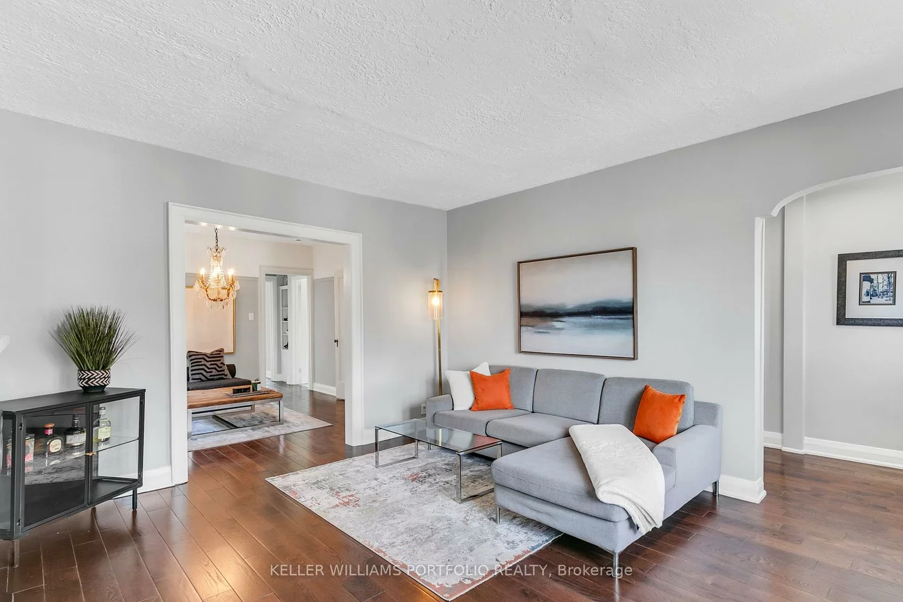 229, Manor, Mount Pleasant East, Toronto