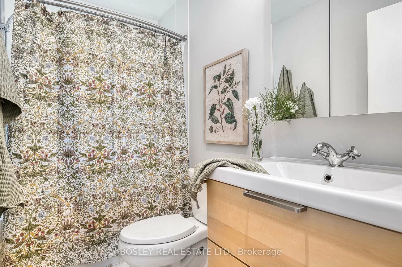 38, Halton, Trinity-Bellwoods, Toronto