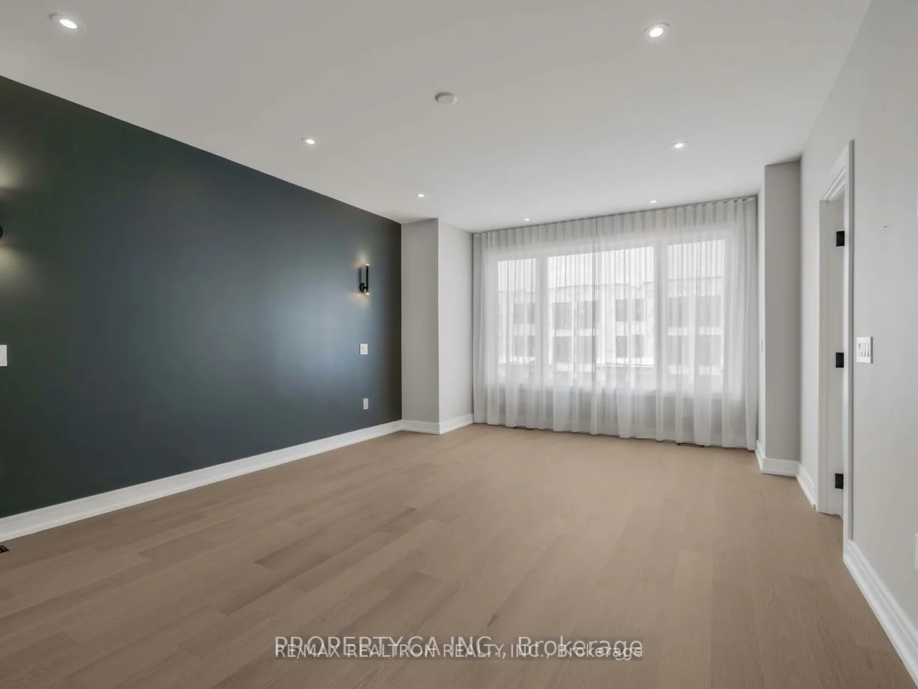 68, Lynnhaven, Englemount-Lawrence, Toronto