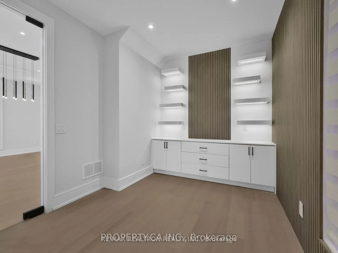 68, Lynnhaven, Englemount-Lawrence, Toronto