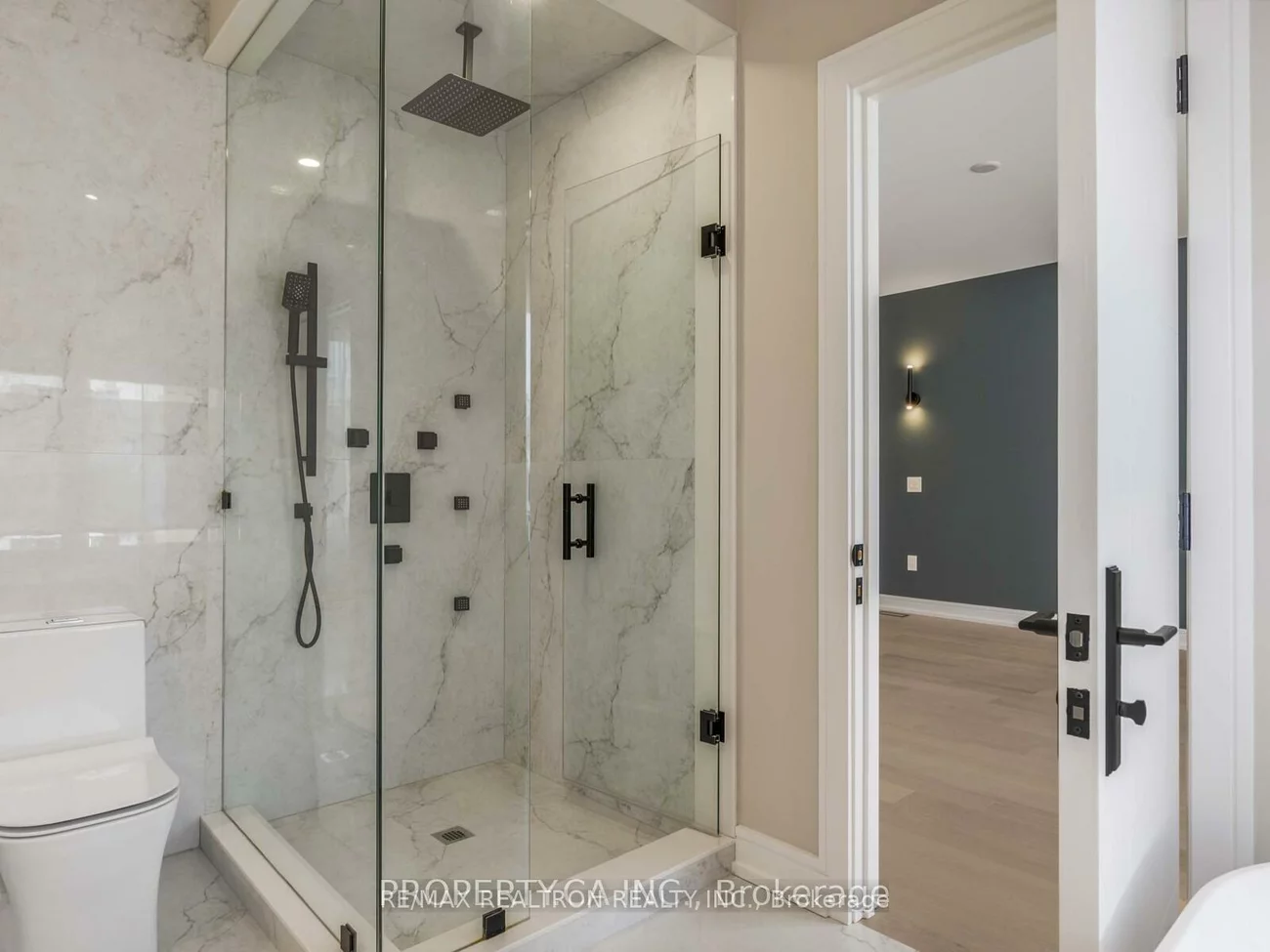 68, Lynnhaven, Englemount-Lawrence, Toronto