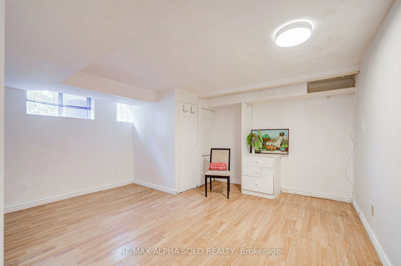 334, Moore Park, Newtonbrook West, Toronto