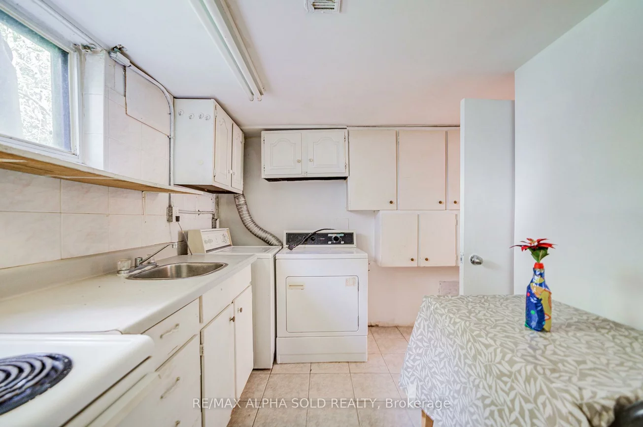 334, Moore Park, Newtonbrook West, Toronto