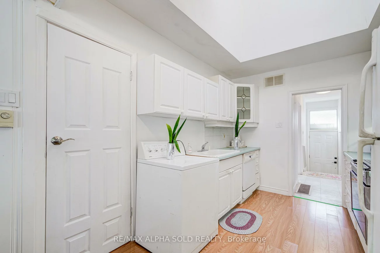 334, Moore Park, Newtonbrook West, Toronto