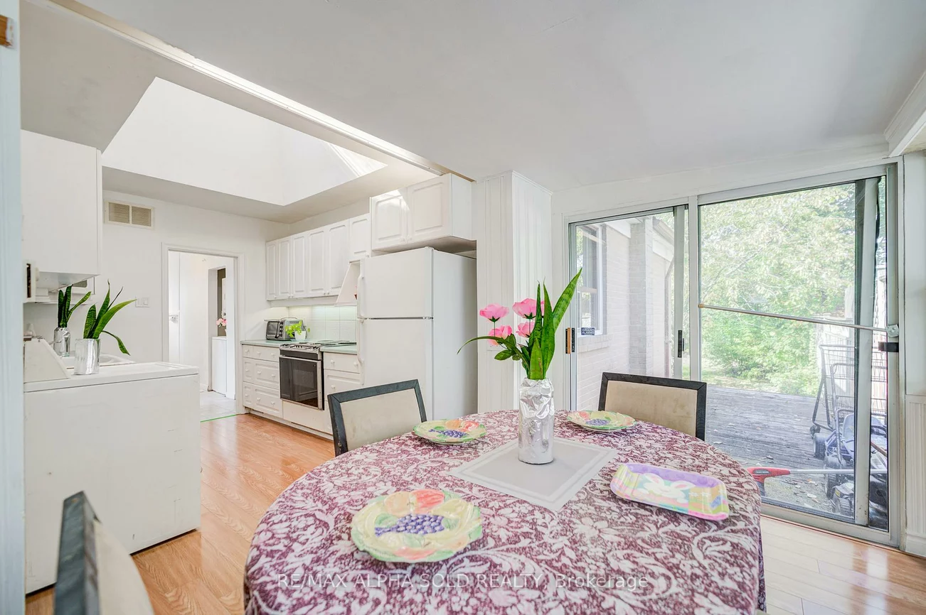 334, Moore Park, Newtonbrook West, Toronto