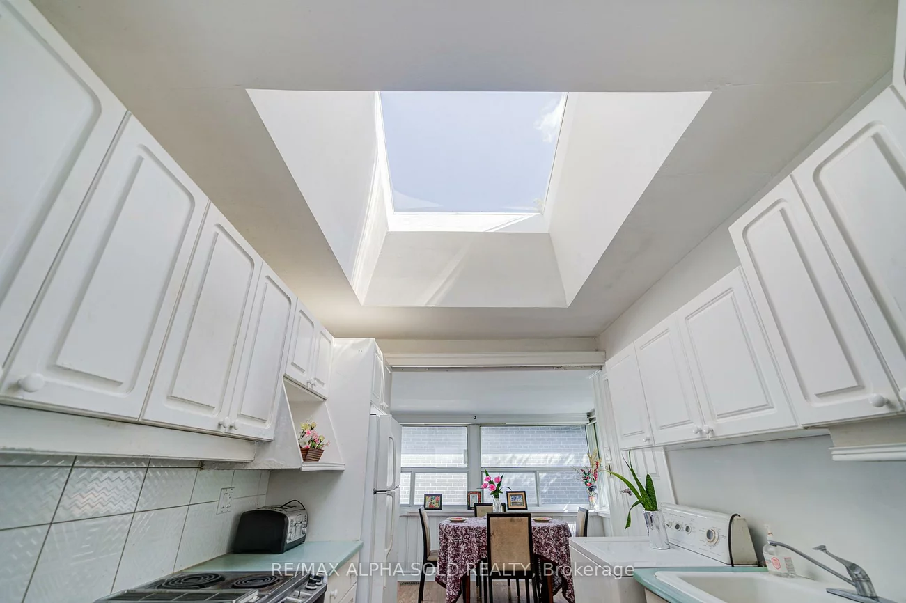 334, Moore Park, Newtonbrook West, Toronto