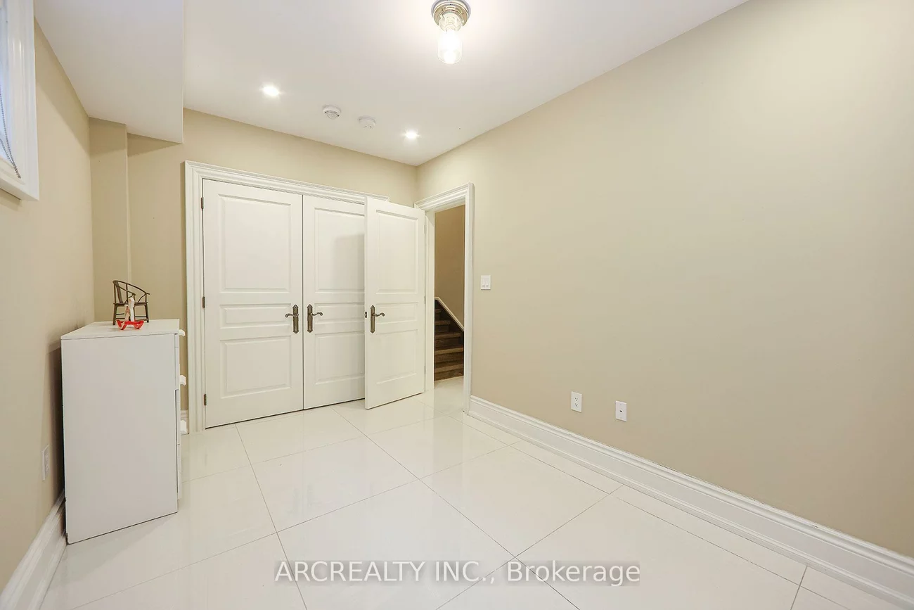 188, Alfred, Willowdale East, Toronto